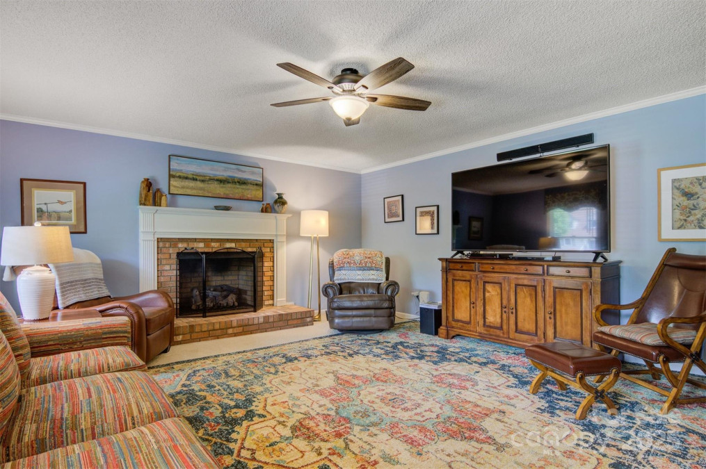 3022 8th Street Ct Hickory, NC 28601