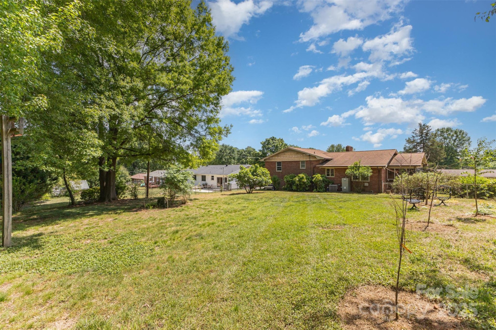 910 Center Ave Mooresville, NC 28115