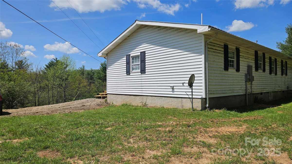 355 Round Knob Church Rd West Jefferson, NC 28694