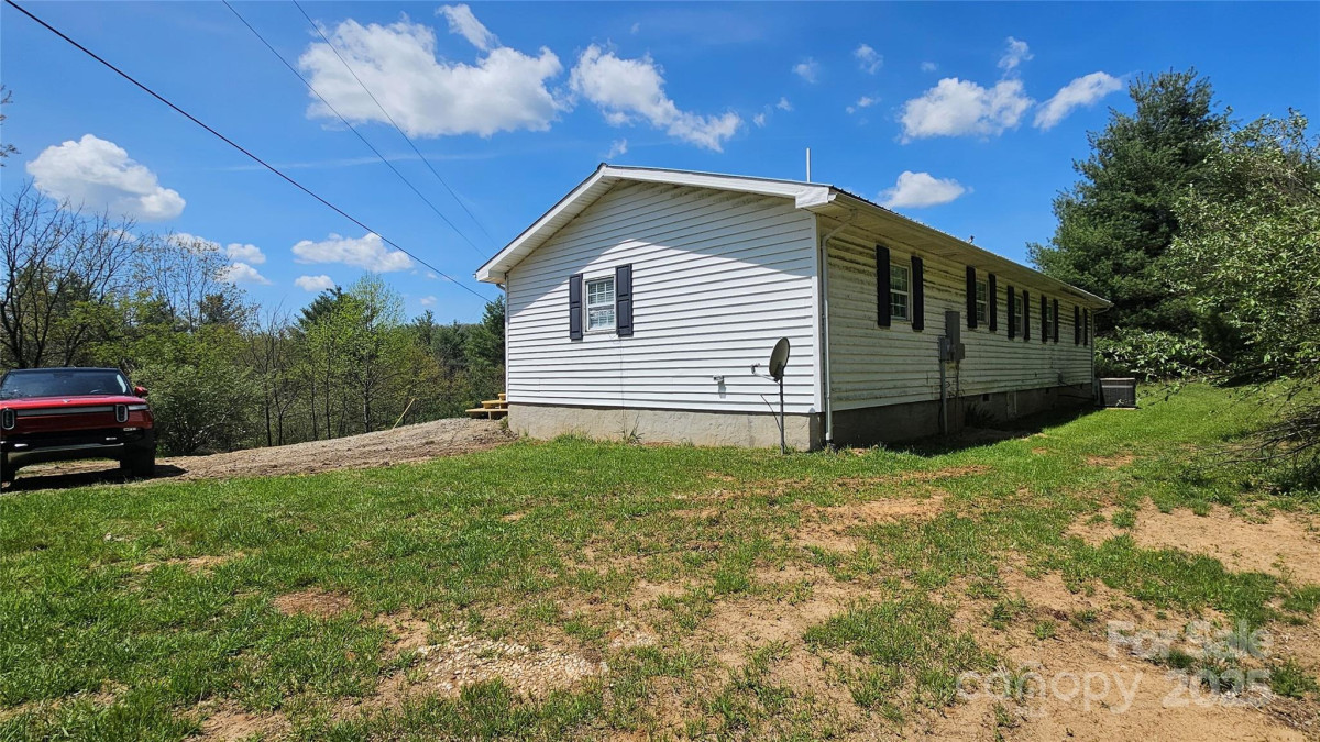 355 Round Knob Church Rd West Jefferson, NC 28694