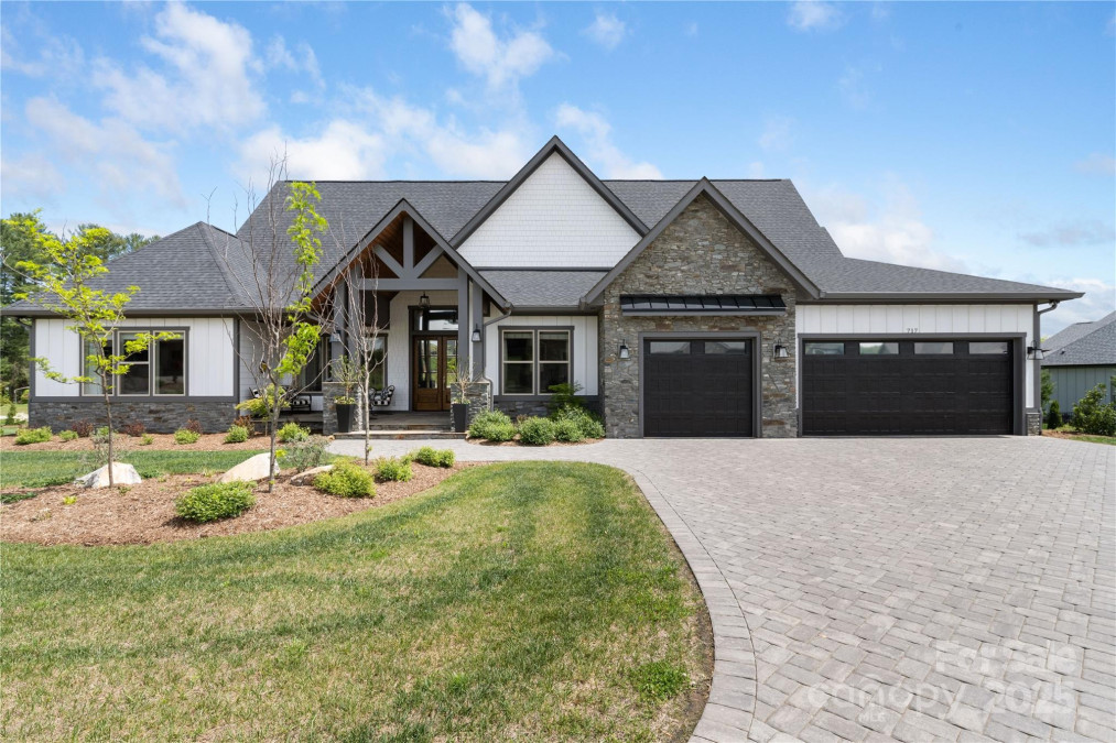 717 Daniel Circle Dr Mills River, NC 28759