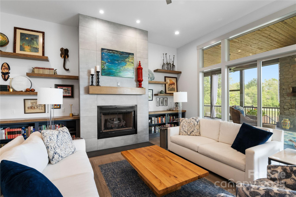 717 Daniel Circle Dr Mills River, NC 28759