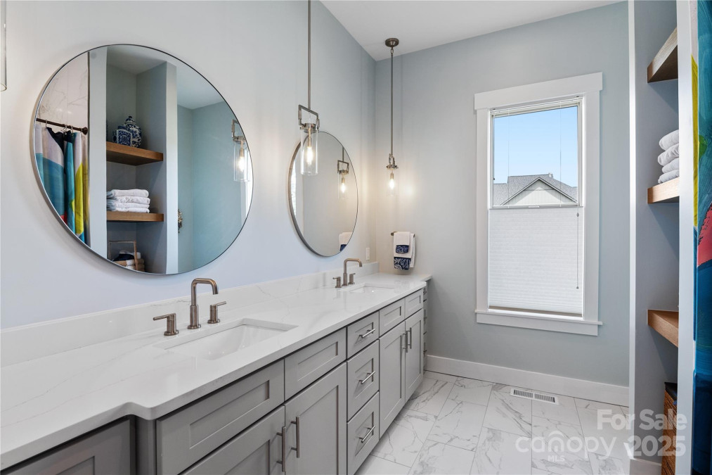 717 Daniel Circle Dr Mills River, NC 28759