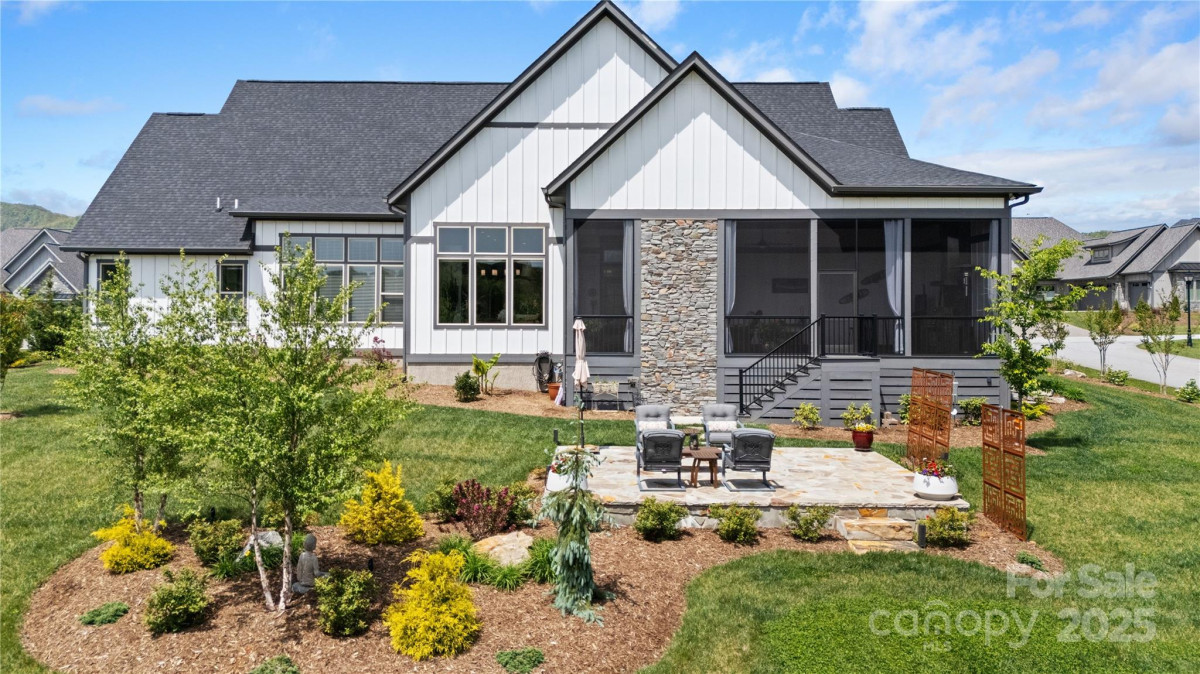 717 Daniel Circle Dr Mills River, NC 28759
