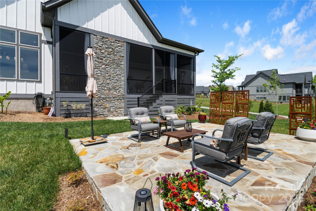 717 Daniel Circle Dr Mills River, NC 28759