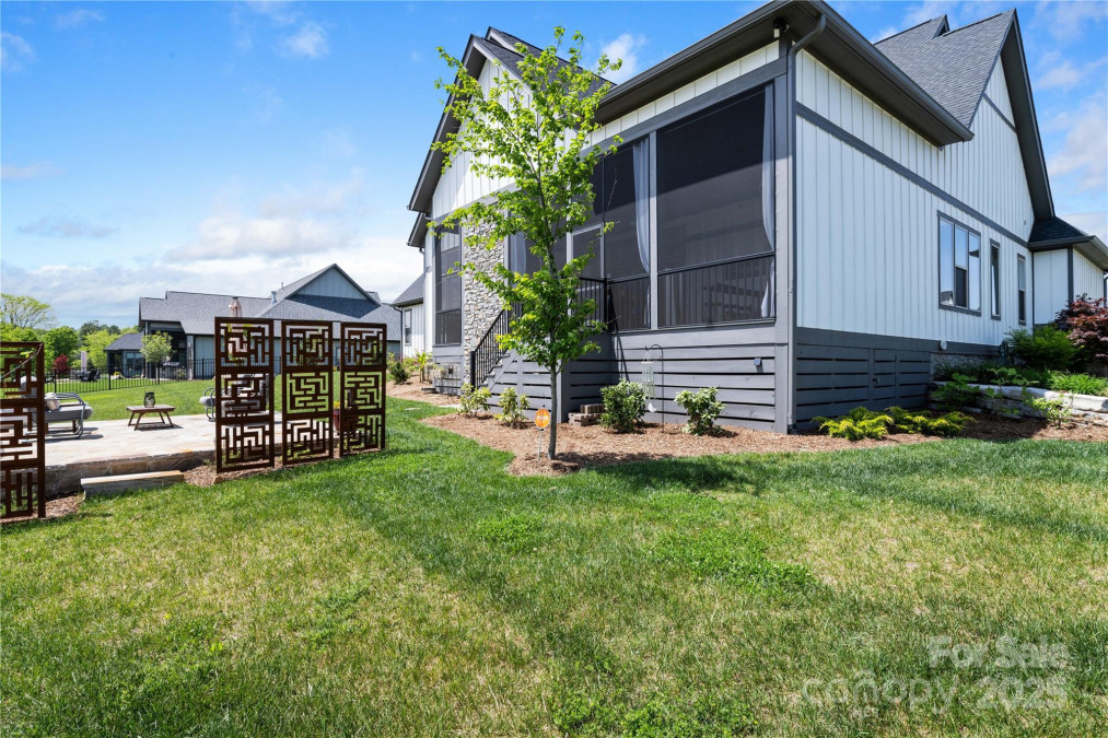 717 Daniel Circle Dr Mills River, NC 28759