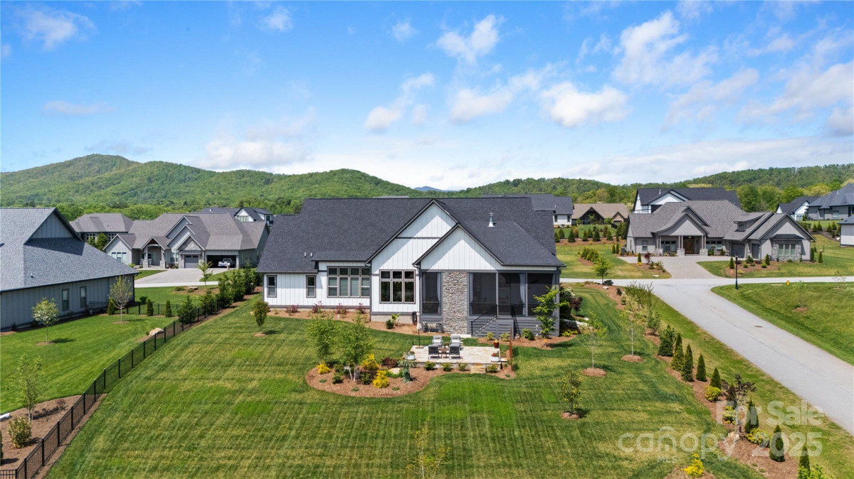 717 Daniel Circle Dr Mills River, NC 28759