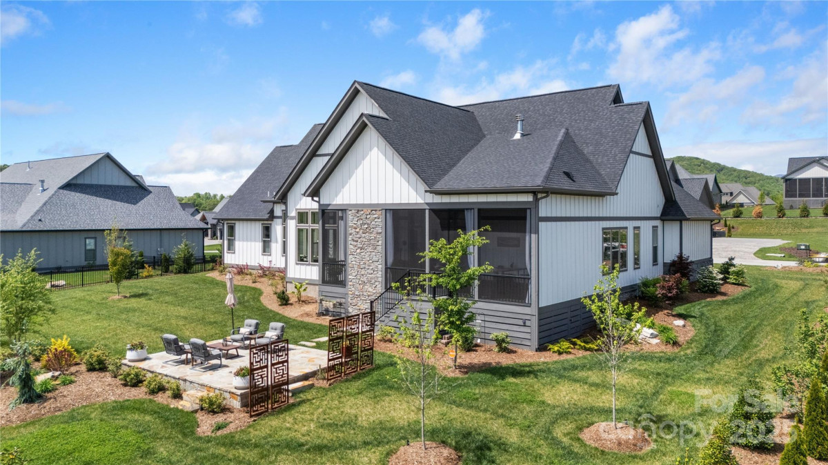 717 Daniel Circle Dr Mills River, NC 28759