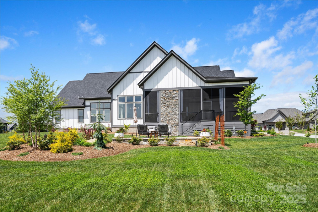 717 Daniel Circle Dr Mills River, NC 28759