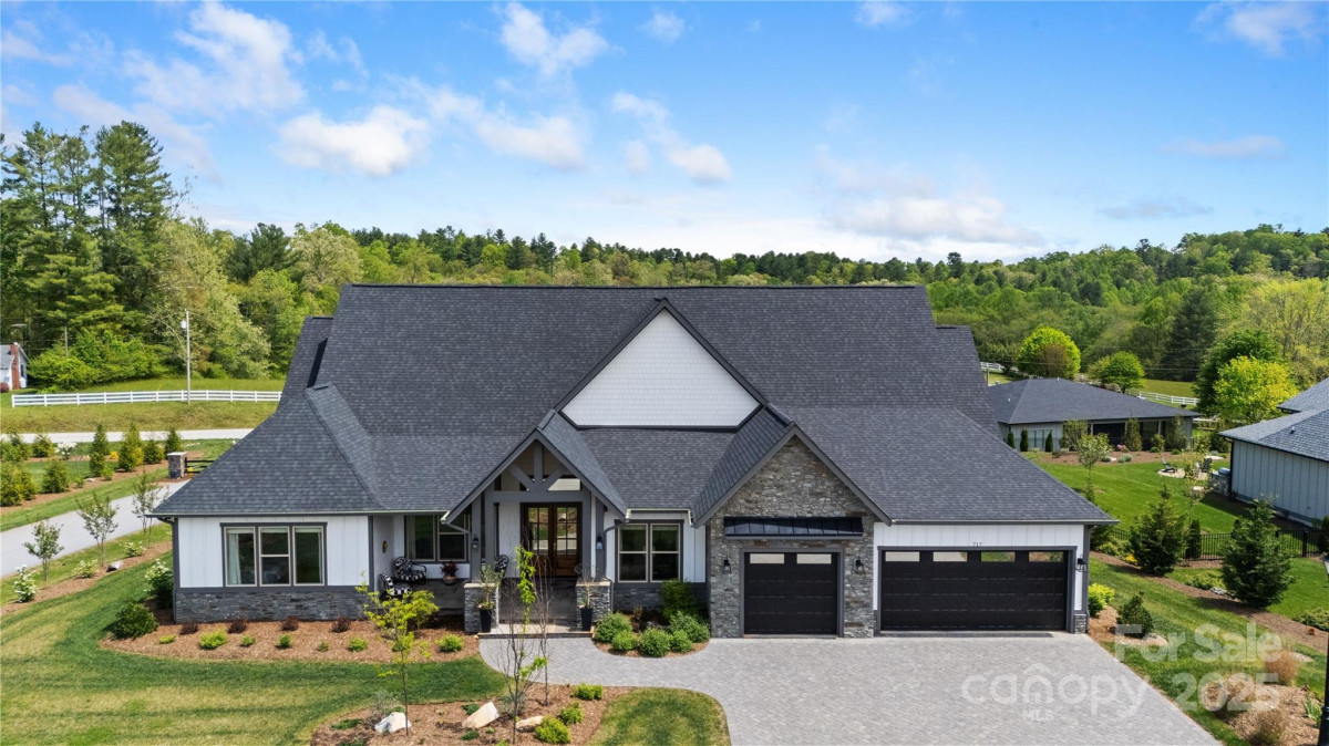 717 Daniel Circle Dr Mills River, NC 28759