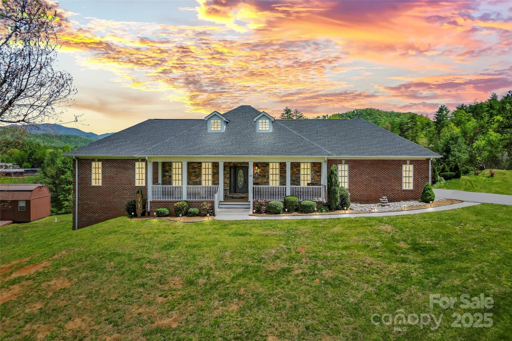 26 Willie Ln Weaverville, NC 28787