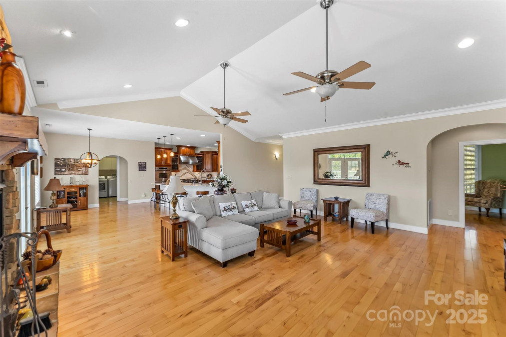 26 Willie Ln Weaverville, NC 28787