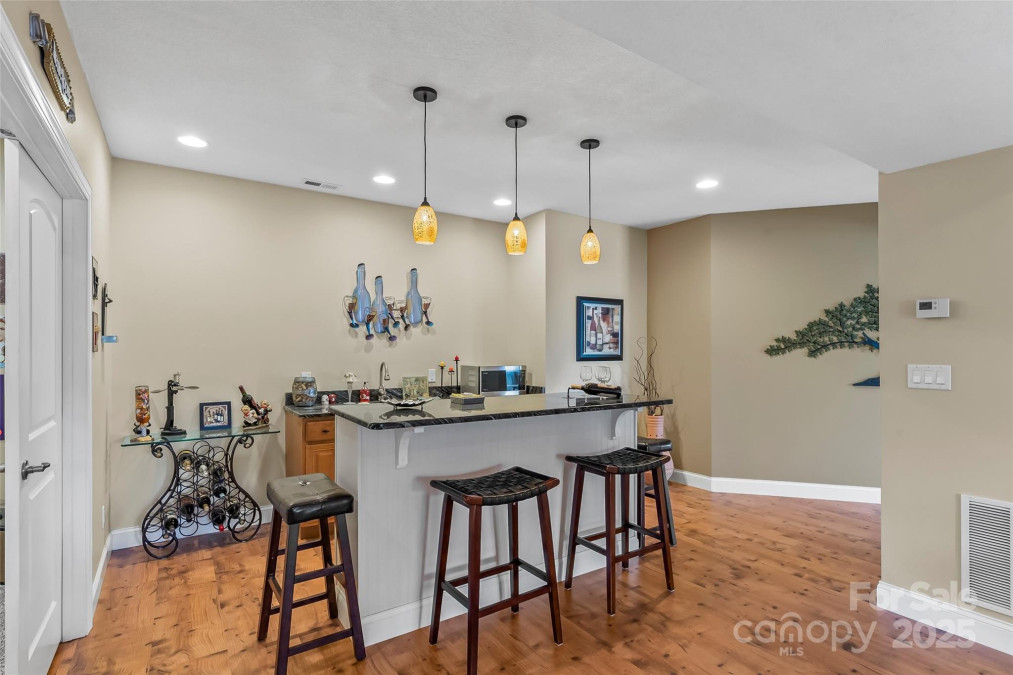 26 Willie Ln Weaverville, NC 28787