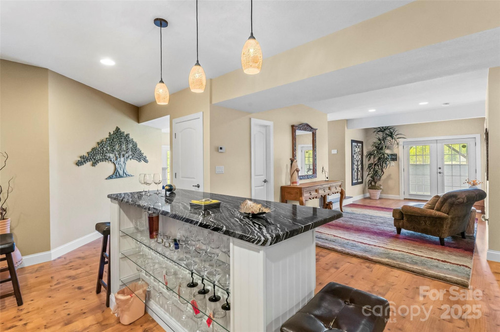 26 Willie Ln Weaverville, NC 28787