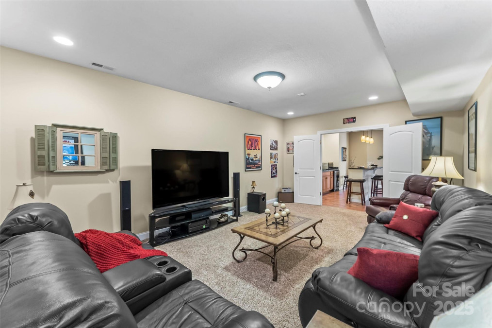 26 Willie Ln Weaverville, NC 28787