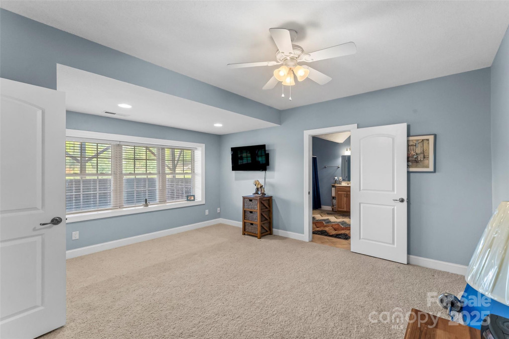 26 Willie Ln Weaverville, NC 28787