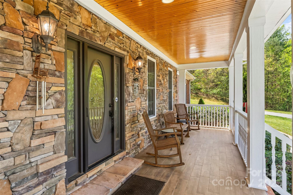 26 Willie Ln Weaverville, NC 28787