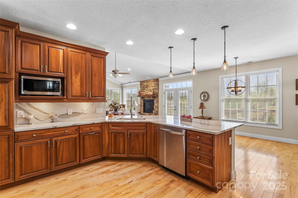 26 Willie Ln Weaverville, NC 28787