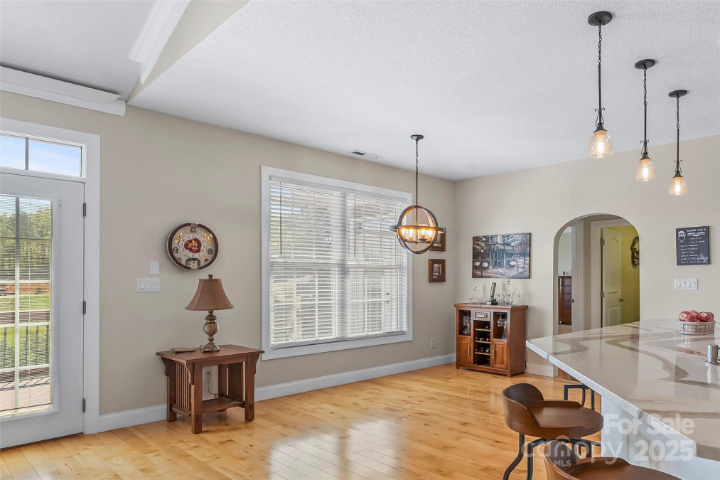 26 Willie Ln Weaverville, NC 28787