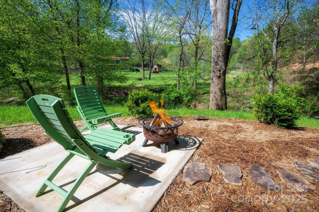 85 Laurel Cove Rd Candler, NC 28715