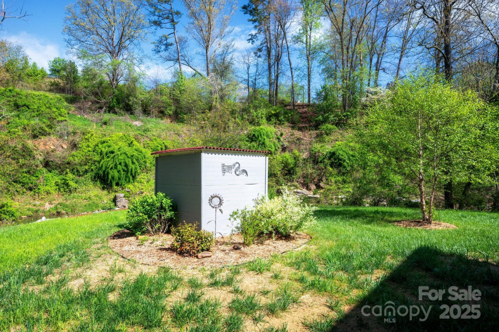 85 Laurel Cove Rd Candler, NC 28715