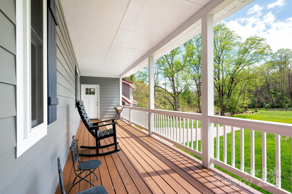85 Laurel Cove Rd Candler, NC 28715