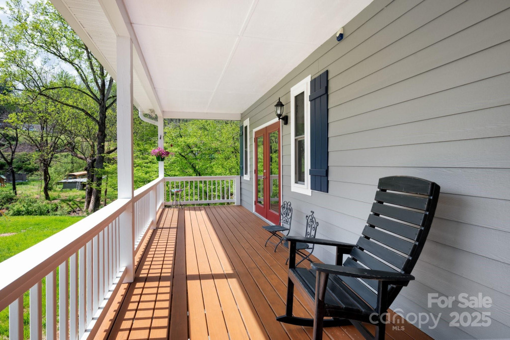 85 Laurel Cove Rd Candler, NC 28715