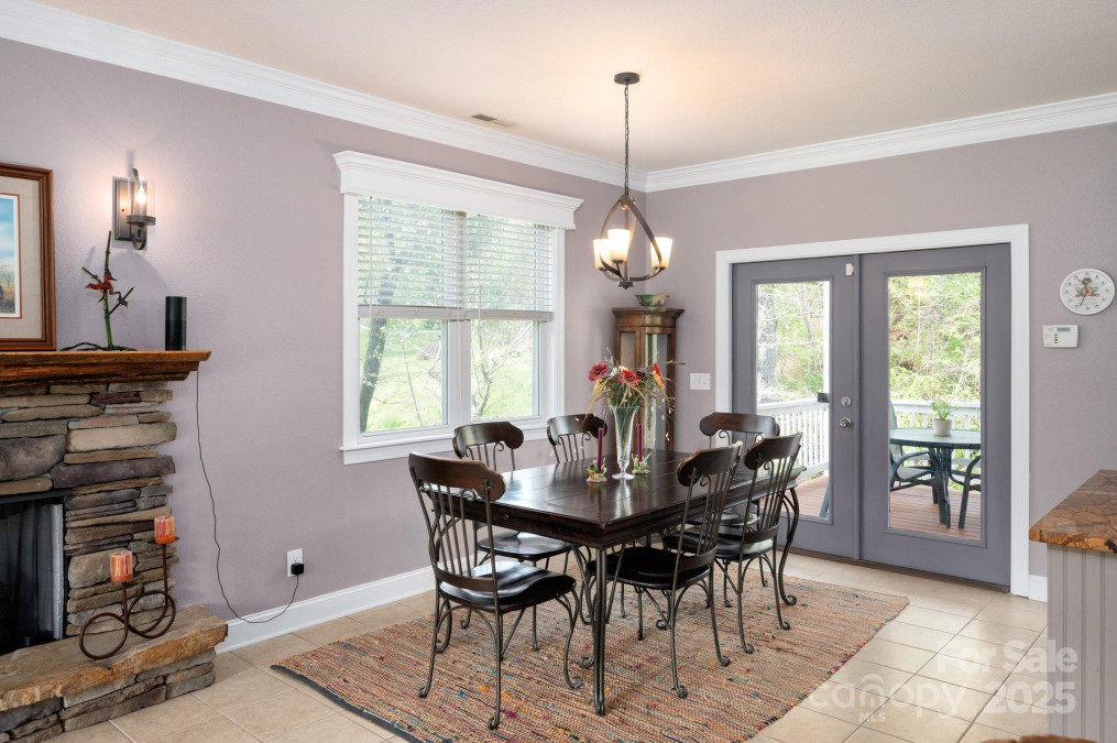 85 Laurel Cove Rd Candler, NC 28715