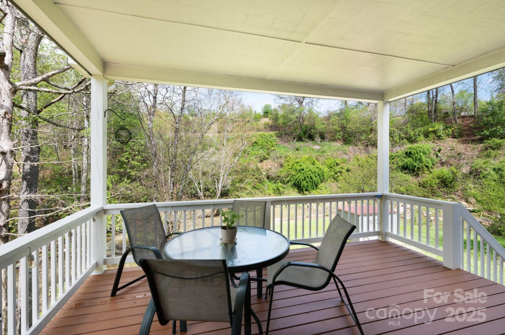 85 Laurel Cove Rd Candler, NC 28715