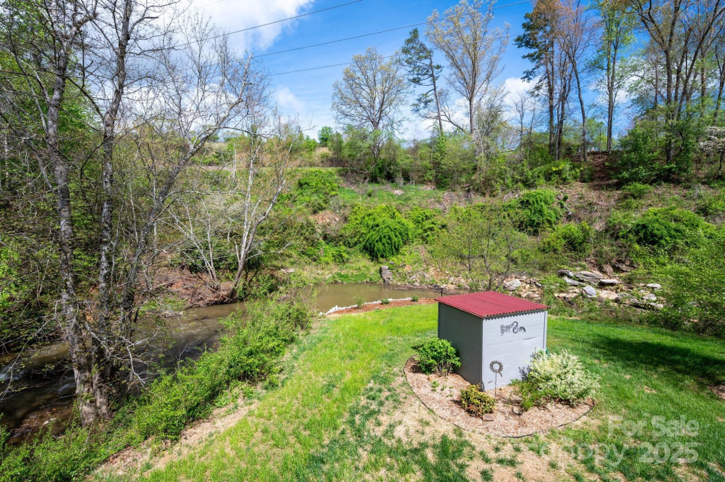 85 Laurel Cove Rd Candler, NC 28715