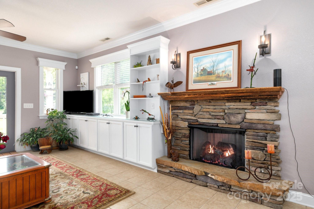 85 Laurel Cove Rd Candler, NC 28715