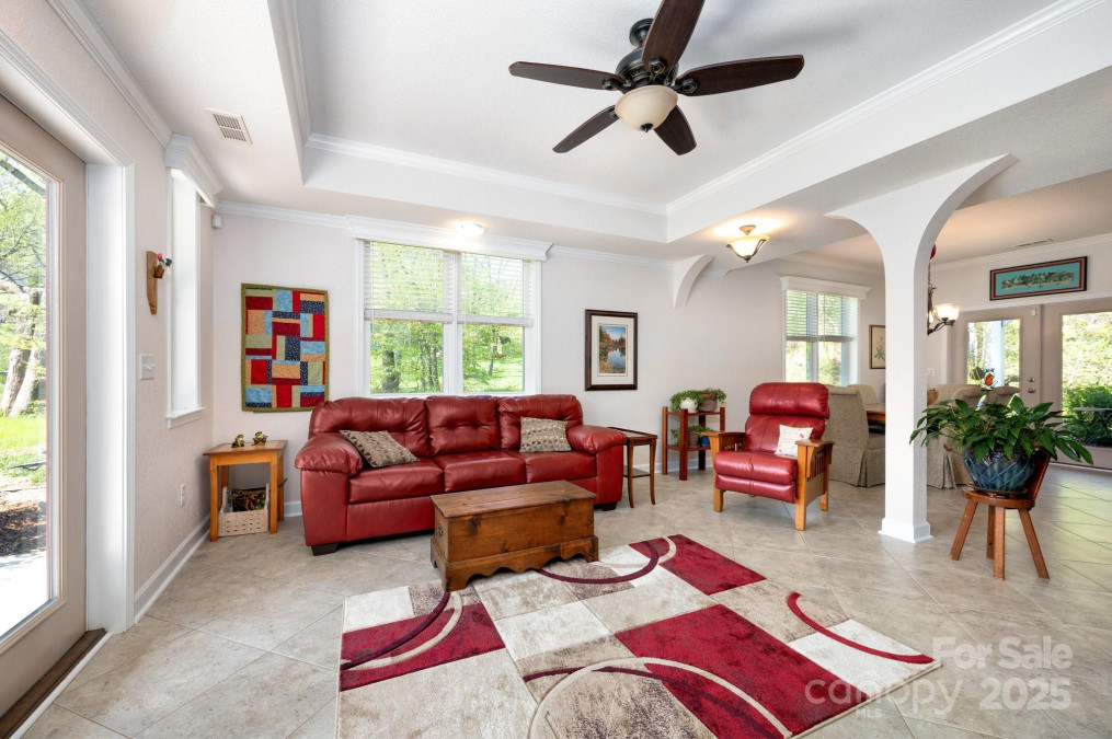 85 Laurel Cove Rd Candler, NC 28715