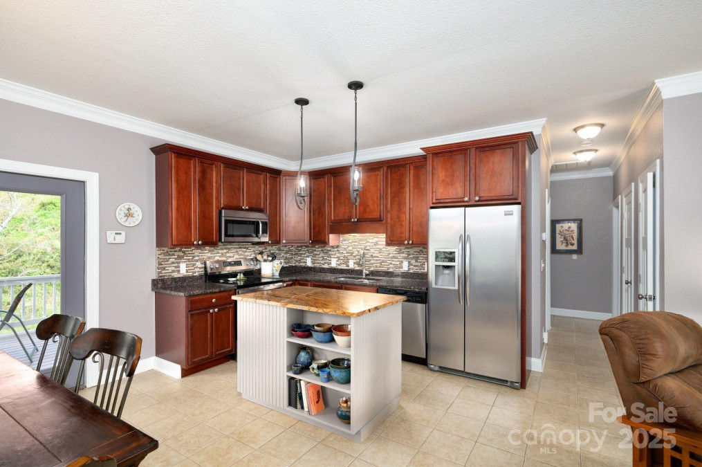 85 Laurel Cove Rd Candler, NC 28715