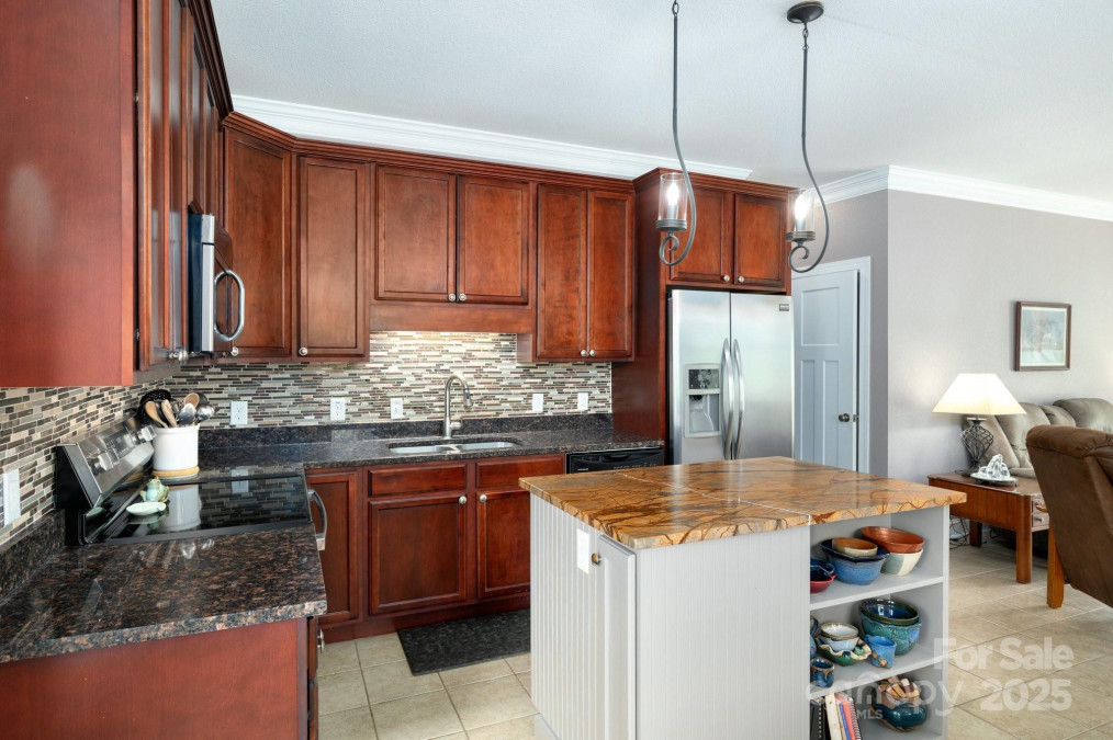 85 Laurel Cove Rd Candler, NC 28715