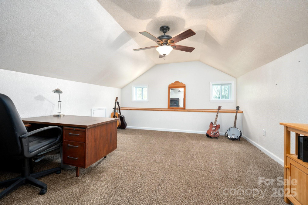 85 Laurel Cove Rd Candler, NC 28715