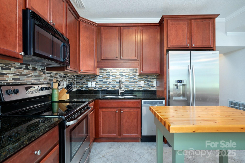 85 Laurel Cove Rd Candler, NC 28715