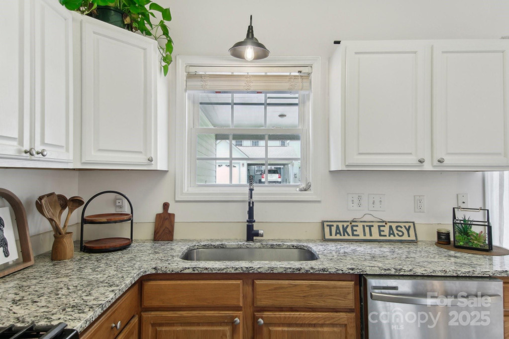 22 Rotunda Cir Asheville, NC 28806