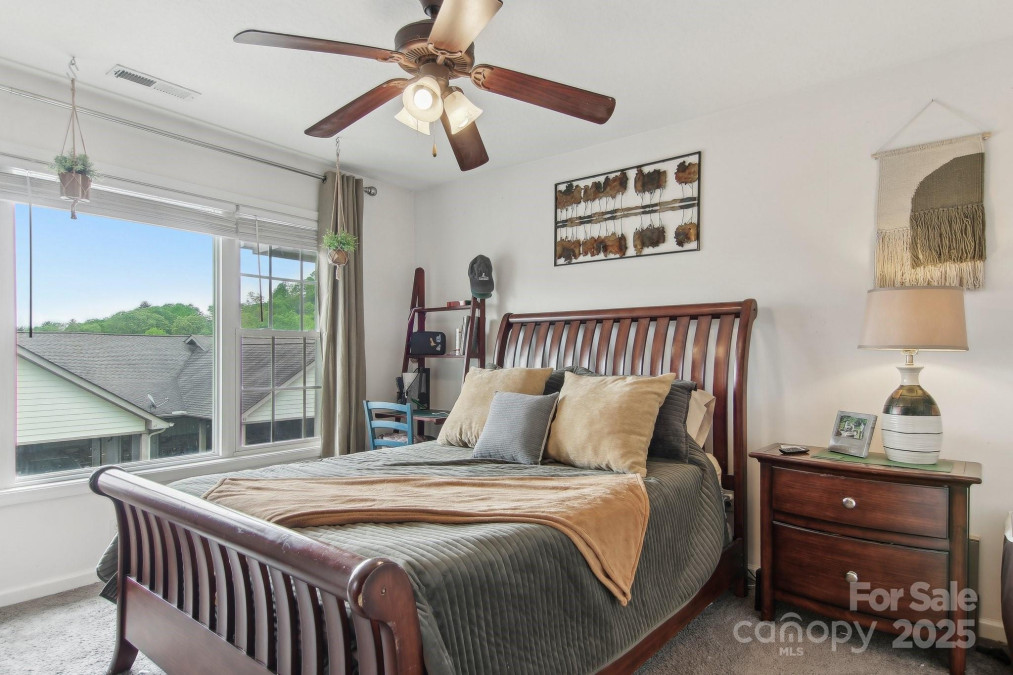 22 Rotunda Cir Asheville, NC 28806