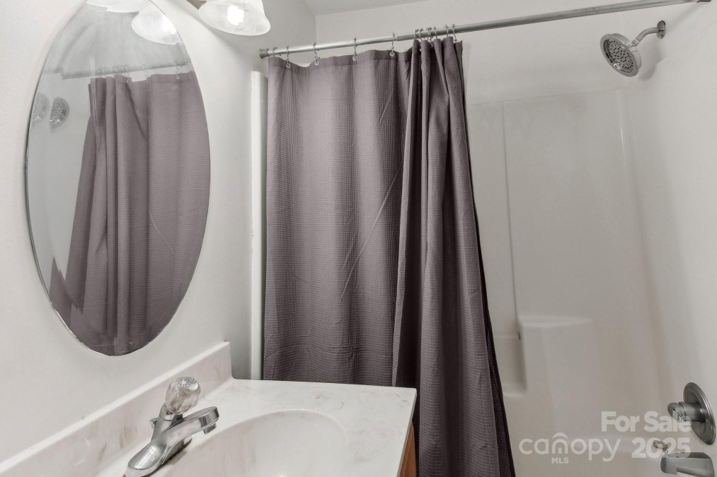 22 Rotunda Cir Asheville, NC 28806