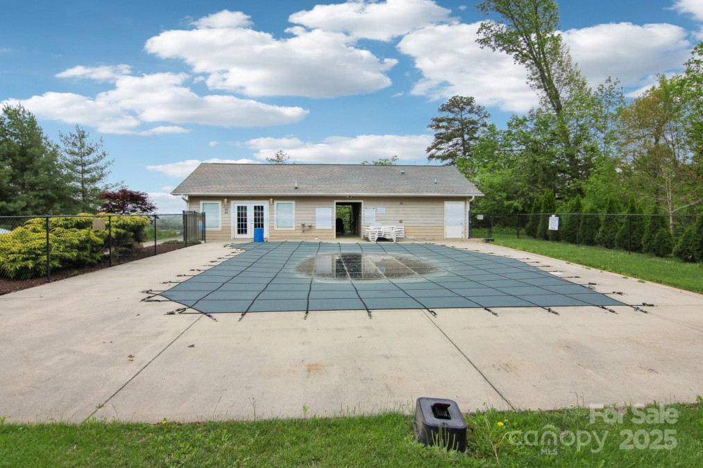22 Rotunda Cir Asheville, NC 28806