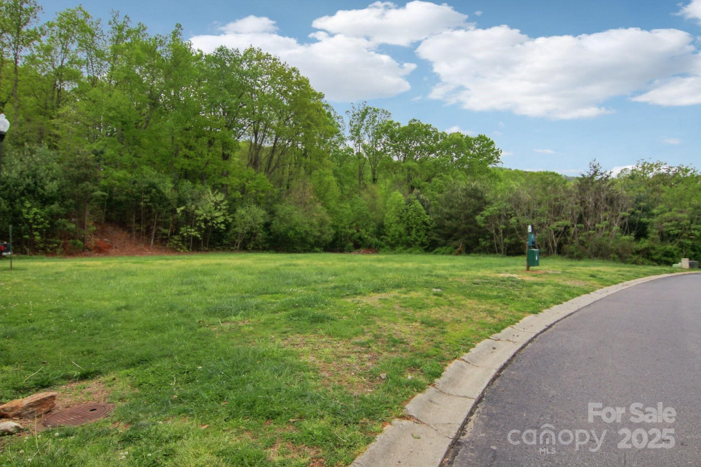 22 Rotunda Cir Asheville, NC 28806