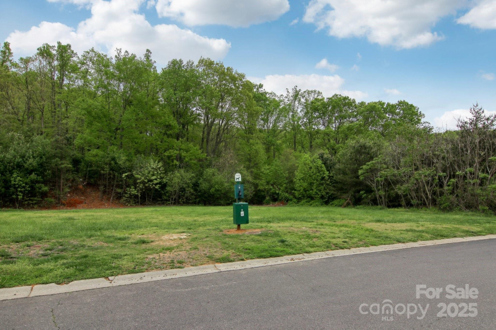 22 Rotunda Cir Asheville, NC 28806