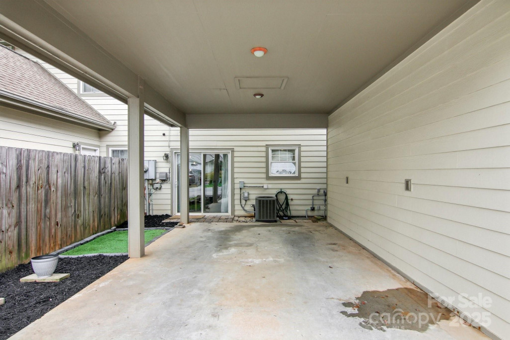 22 Rotunda Cir Asheville, NC 28806