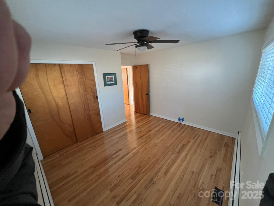 34 Hillpark Dr Hendersonville, NC 28739