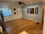 34 Hillpark Dr Hendersonville, NC 28739