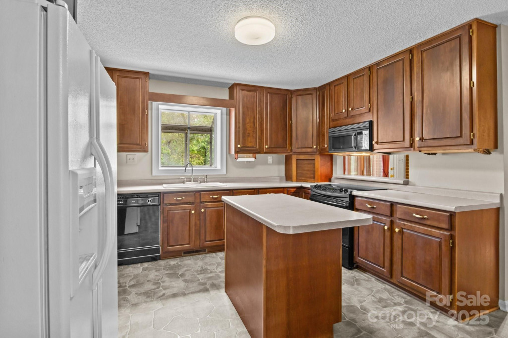 8368 Fairfield Forest Rd Denver, NC 28037