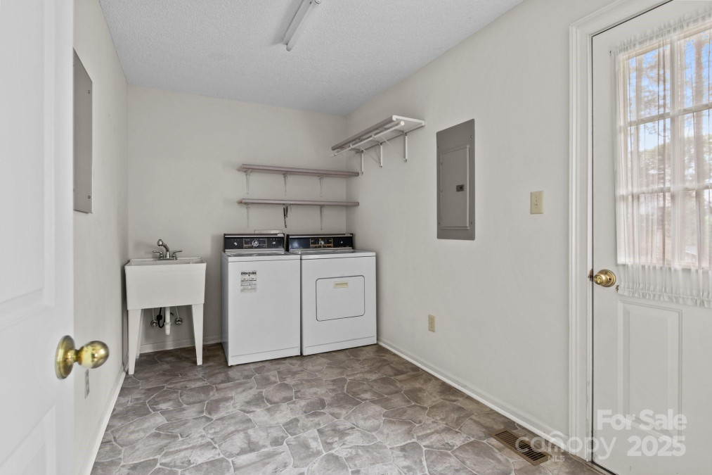 8368 Fairfield Forest Rd Denver, NC 28037