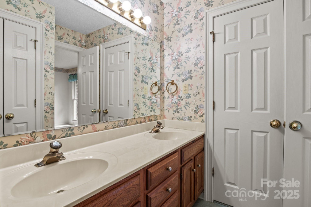 8368 Fairfield Forest Rd Denver, NC 28037