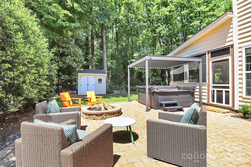 9930 Karras Commons Way Matthews, NC 28105