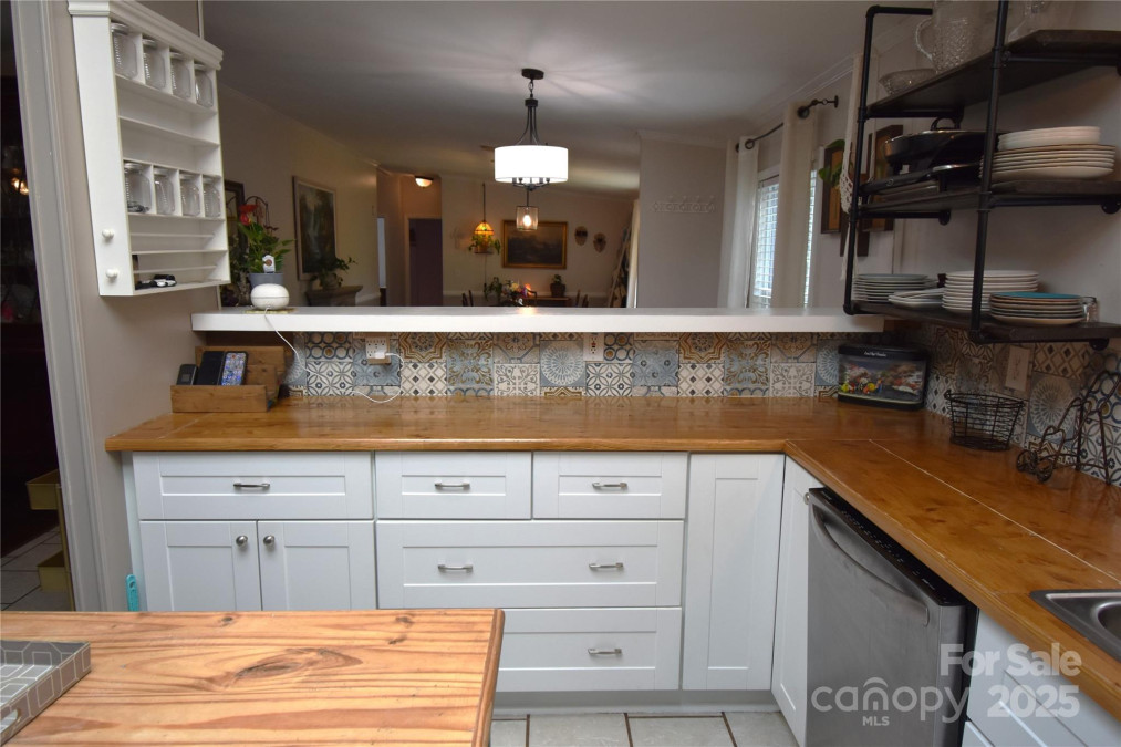 4333 Greenbriar Dr Hickory, NC 28602